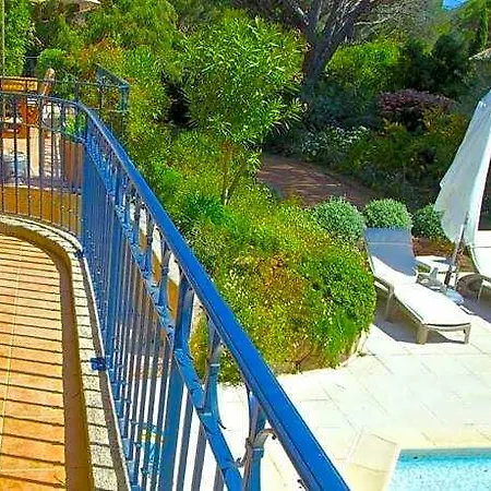 Ami - Raphael Comfortable Hotel
