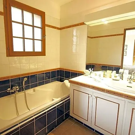 Hotel Ami - Raphael Comfortable 4*