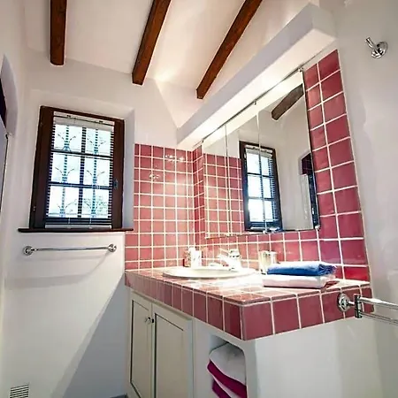 Ami - Raphael Comfortable Hotel