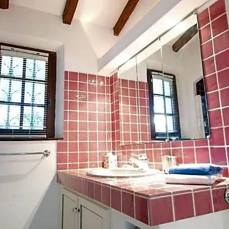 Ami - Raphael Comfortable Hotel